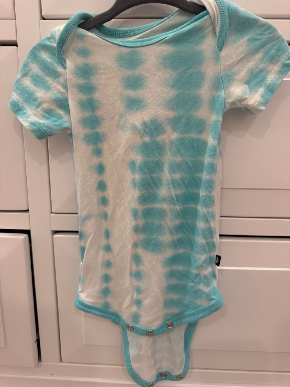 Kyte BABY Turquoise & White Tie-Dye Short Sleeve One-Piece Bodysuit